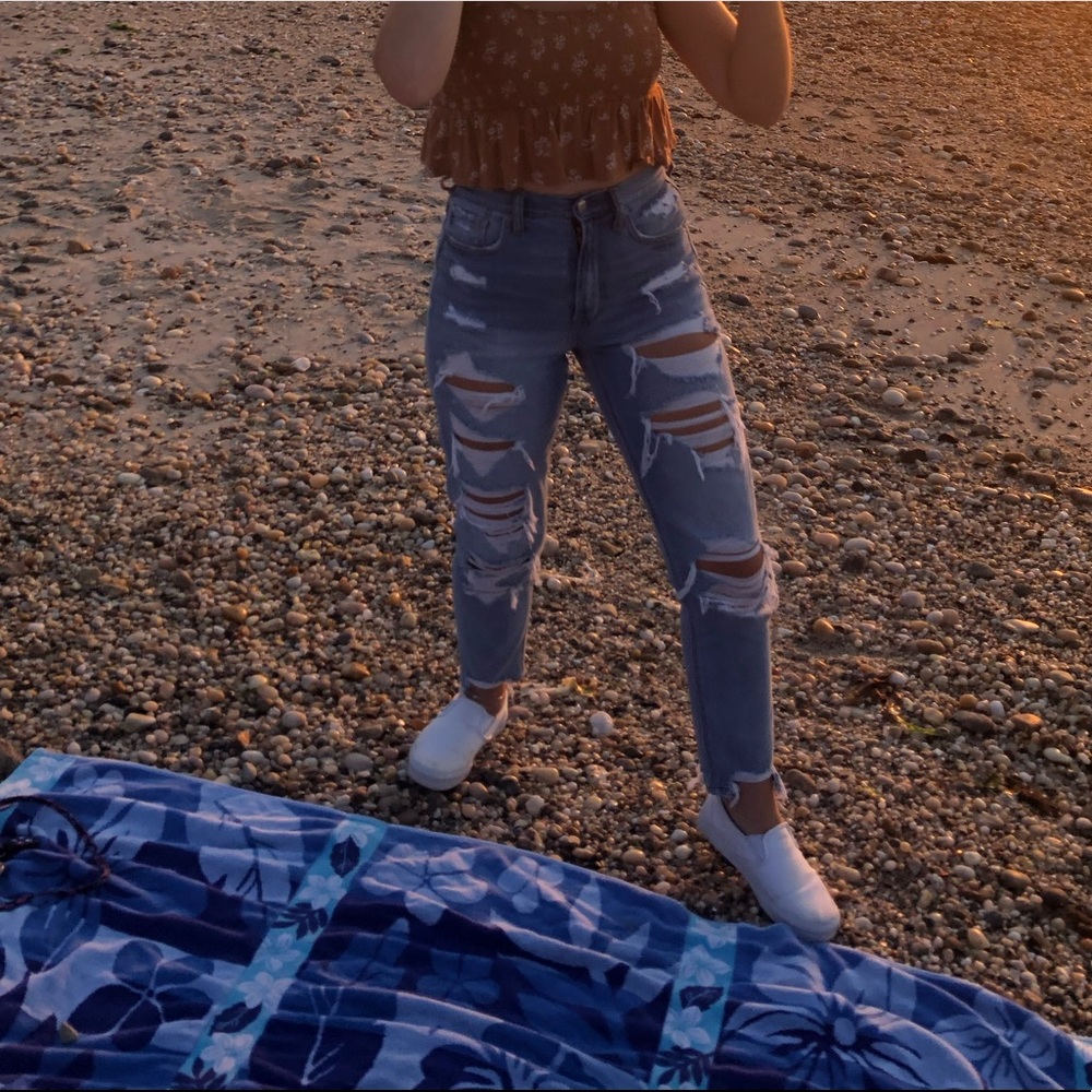 American eagle mom jeans